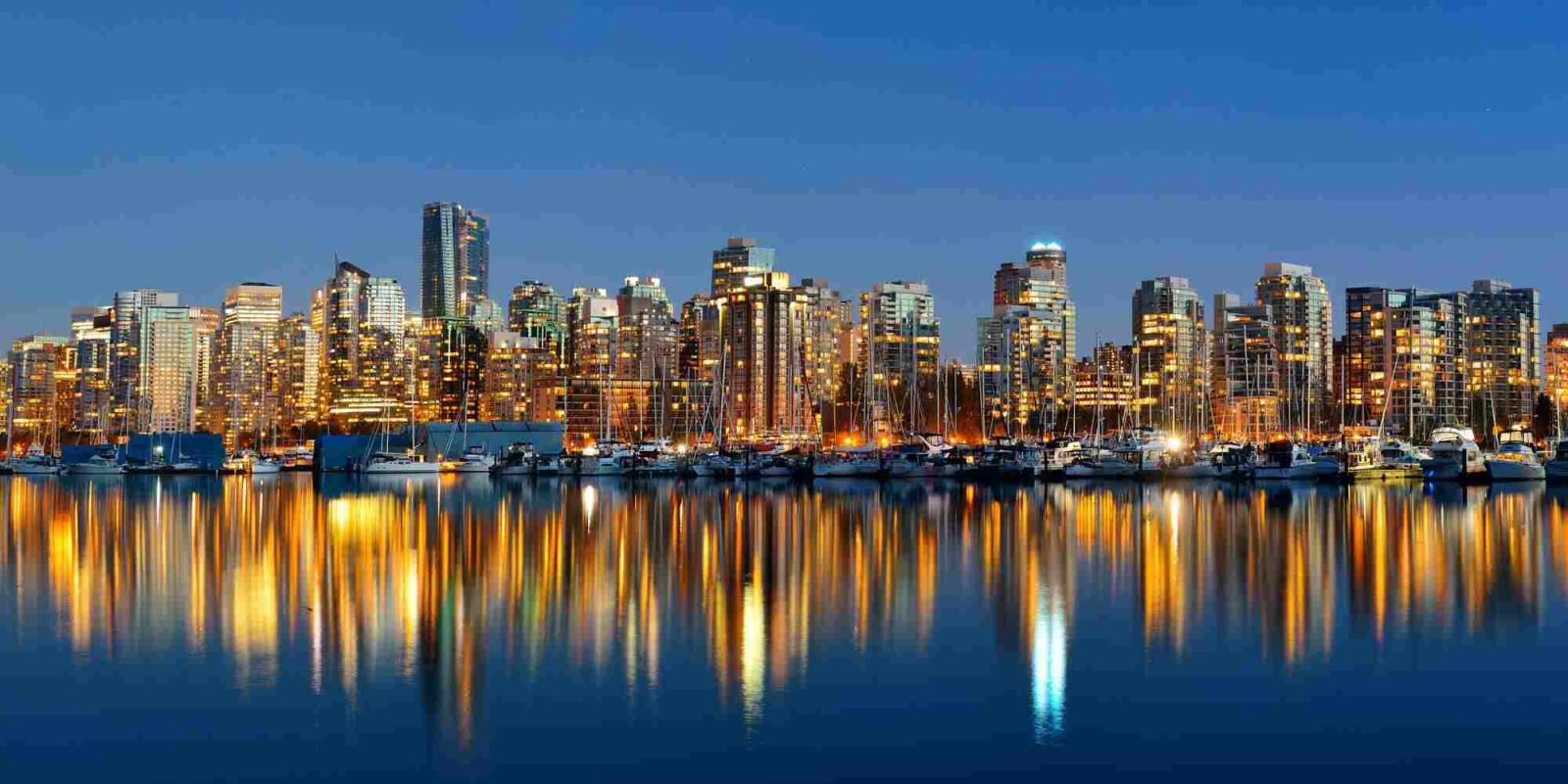 20230926150543 fpdl.in vancouver downtown architecture boat with water reflections dusk panorama 649448 2636 full 1